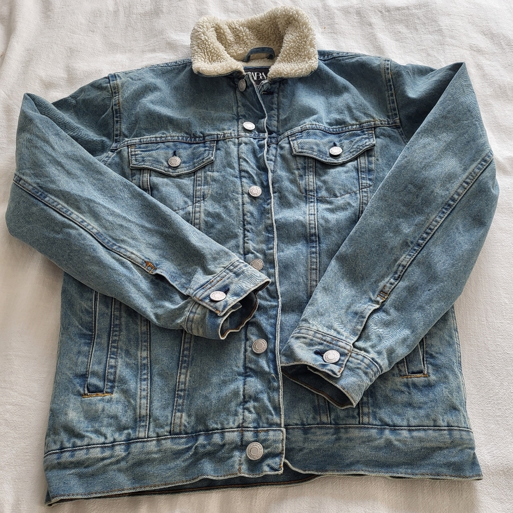 ZARA Light Denim Jacket with Cream Sherpa Lining - Picture 5 of 9